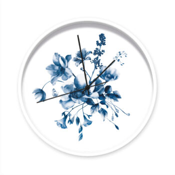 Klok Studio Amke Delfts blauwe bloemen wit frame