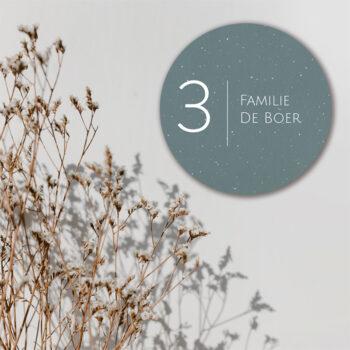 Huisnummerbord naambord Petrol Spots van Dutch Sprinkles is de blauw groene eye catcher voor bij je voordeur