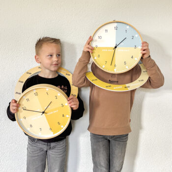productafbeelding foto leerklokken Mellow Yellow & Calm Blue met jongens